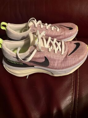 Nike ZoomX Invincible Run 3 Pink and white